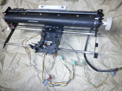 stary pisaci stroj[teda co ostalo] -boly na tom 3 motori v 3osiach, takze parada-inak je to same o sebe maximalne rozkymacane-treba vystuzit