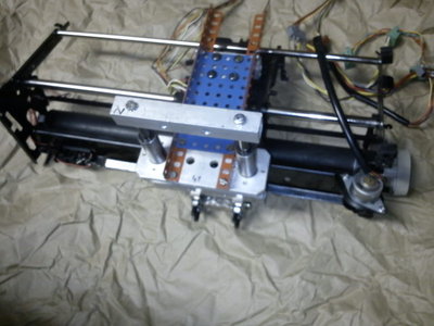 nahld na to iste, len z druhej strany, je tu lepsie vydiet proviz. drziak Z osi z merkur -cosi na pobavenie :D