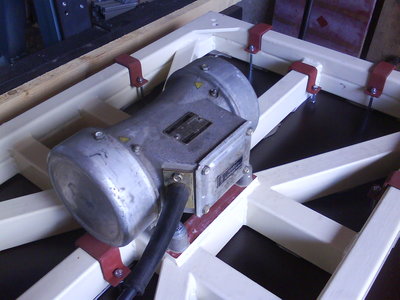 Namontovaný vibrátor 300W