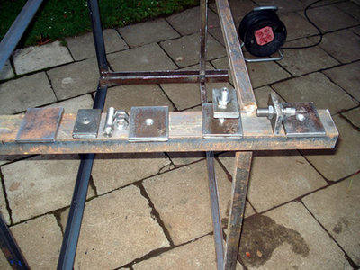 Stavitelné nožky ke stolku.