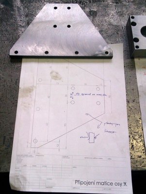 IMAG1732.jpg (134.37 KiB) Zobrazeno 9350 x připojení matice k ose X