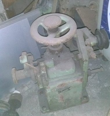 Bruska hoblovacích nožů.jpg