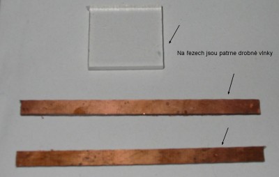 tohle jsou ty vlnky pri rezani, jsou na obou osach X i Y ,lip se mi to vyfotit nepovedlo