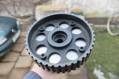 Byly použity řemenice z rozvodů dieselového motoru automobilu Fiat Panda :-)