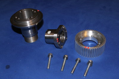 Po obrovským útrapách a laborování s trapézovými šrouby, jsem se rozhodl pro radikální řešení a objednal kuličkové šrouby.