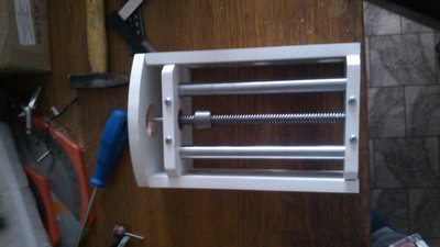 Osa Z s vedením a šroubem.