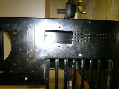 Vyvrány díry pro uchycení šroubů