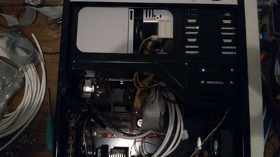 Osazena základní deska PC.