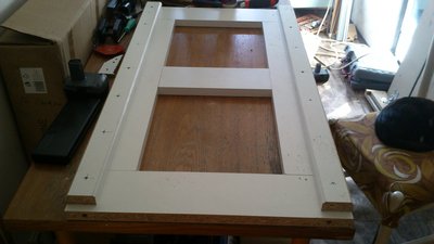 Přišroubované "pražce" pro podepřené tyče.