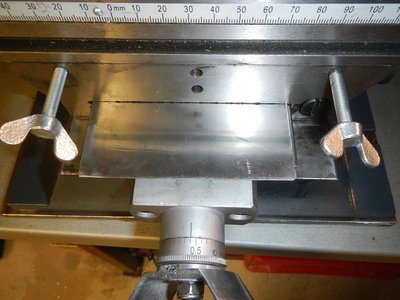 krajní přední poloha, dál se nevysune při pohybu dopředu - ohnutý plech to nedovolí