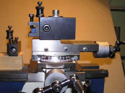 Posunutý rychloupínač<br />Zde je nůž v přibližně stejné poloze co na původní nožové hlavě