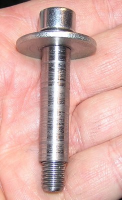 Šroub na uchycení hlavy v nové pozici