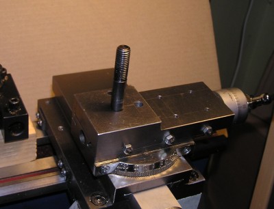 Původní šroub pro uchycení původní nožové hlavy