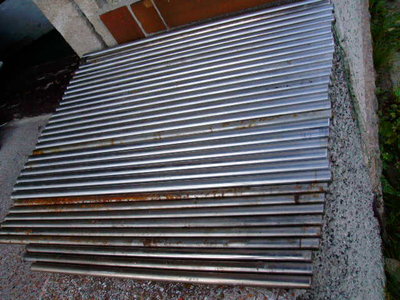 prumer 14, delka 48, hmotnost k 20 kg, posledni 3 ks maji o neco prumer mensi a jsou o kousek kratsi<br />cena 250 kc