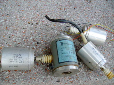 cen 250 kc za vsechny udaje opsane z nejvetsiho s modrou nalepkou Lilton, Clifton precision, model OH-2250-u-1, P/N 3140-059 4-1