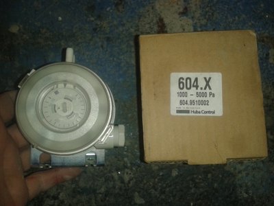 tlakový spínač á 500Kč