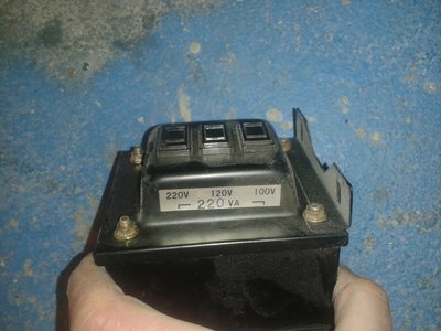 trafo 220 120 100 V    250 Kč