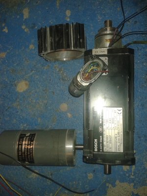 Servo Bosch s brdzou 700Kč, motor Mez 100Kč/ks ( 2 ks)