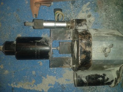 osa z z digigrafu, nastavní mikrometrem ovládáno jako by relátkem  300Kč