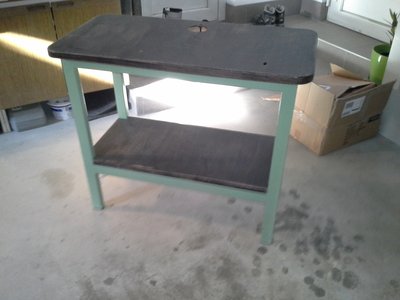 Nalakovany stol plus doska