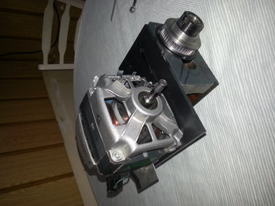 motor na vřeteníku