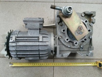 Motor s převodovkou