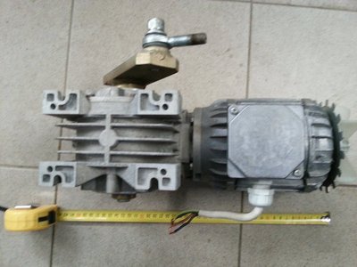 2015-03-05 11.29.45.jpg (276 KiB) Zobrazeno 4337 x Motor zvrchu