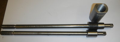 dolní šroub je původní