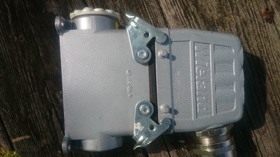 4 piny 690V/82A + 2 piny 400V/16A