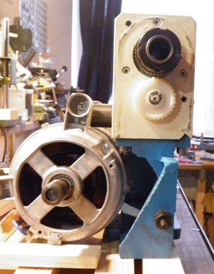 Nejbližšší možné přiblížení pračkového motoru - blíž jedíně s vyřezáním lože :-(