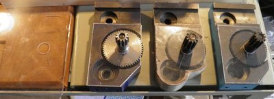 Připravené plexi z CD na kryt kol