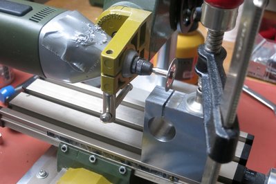 Druhý pokus o řez, jakýmsi pofidérním diamantovým kotoučkem, který mi kdysi kdosi vnutil, pak jsem to vzdal a dojel růčo