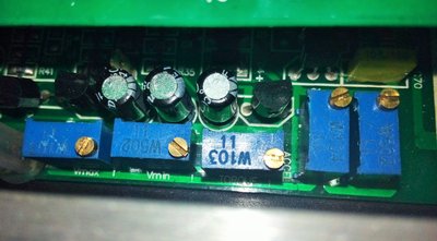 modré součástky pro doladění chodu morotu