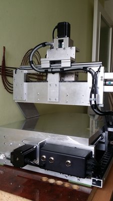 Pohled na zadní stranu CNC + zapojeni