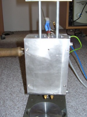 cele valce jsou pouze na pruzine a pisty se tlaci rucne!!! s jedni pistem a jednim &amp;quot;dulkem&amp;quot; ve forme to fungovalo celkem slusne.....