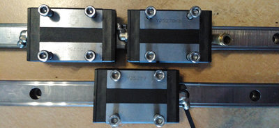 THK_SSR_20  2x kolejnice + 3 vozíky