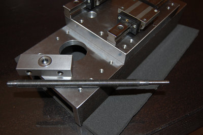 závitová tyč M10 x 1, ložiská 688F (lebo som mal :))