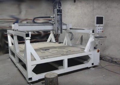 CNC vedení nad stolem.JPG