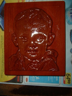 První frézování reliéfu z fotografie.