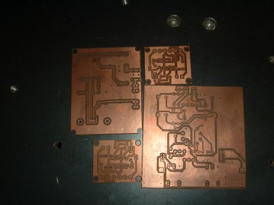 První pokusy o frézování DPS.