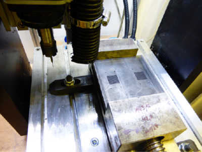 P1020137.png (284.31 KiB) Zobrazeno 7163 x Oba flow fieldy, obráběné 0,8 mm frézou do hloubky 1 mm