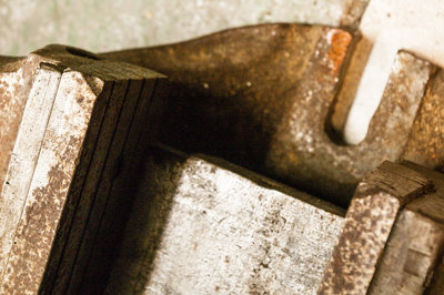 Zde je patrný zafrézovaný rožek na obou čelistech