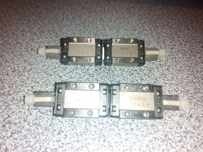 2 ks kolaje THK 9x5,5mm L=85mm + 4 voziky THK RSR9KM