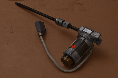 trapéz šroub - motor 230V - brzda 24V<br />cena 1500kč