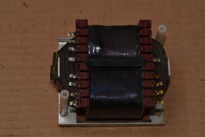 bezpečnostní trafo 230V / 24V-4A 8,7V-2A (6kusů)<br />cena 100kč/kus