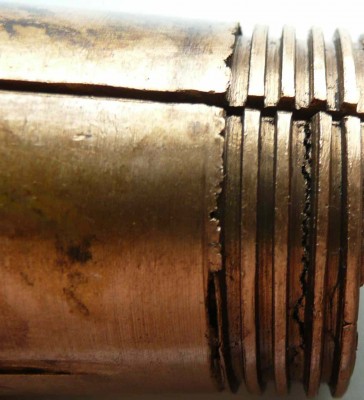 Přetržené pouzdro