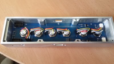 Krabička i s PCB ovládáním. Tak též naše výroba.