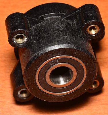 prúměr díry 30mm(ložisko 6200), výška 36mm, rastr uchycení 39x39 M5<br />cena k jednání 200/kus