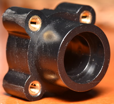 prúměr díry 19mm(ložisko 626), výška 28mm, rastr uchycení 24x24 M4<br />cena k jednání 150/kus