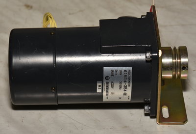 motor s el.mag.brzdou<br />cena 300kč